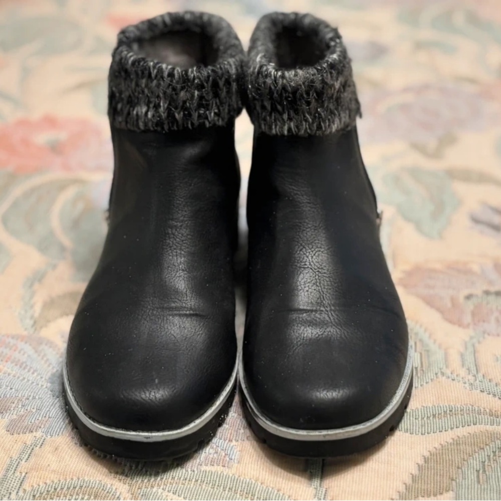 Adrienne Vittadini Black Ankle Boots with Faux Fur